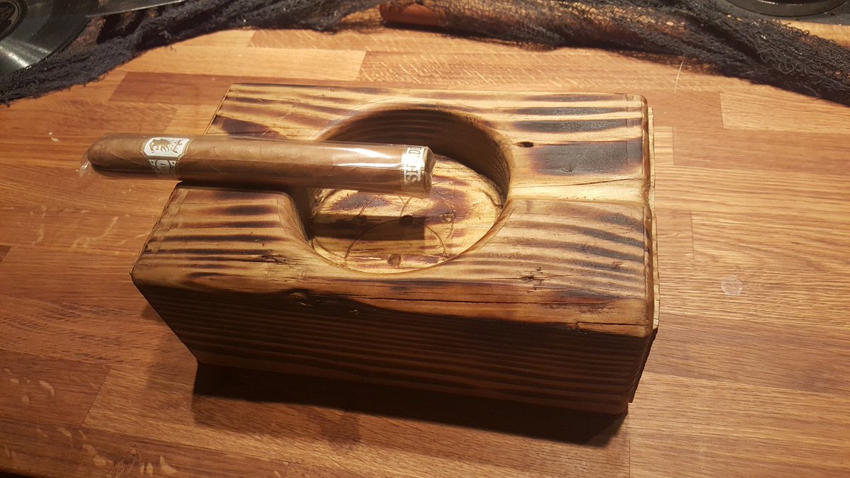 PierceWorkshop's tweet photo. Almost done with my reclaimed wood ashtray 🙂 https://t.co/lAPll243Od