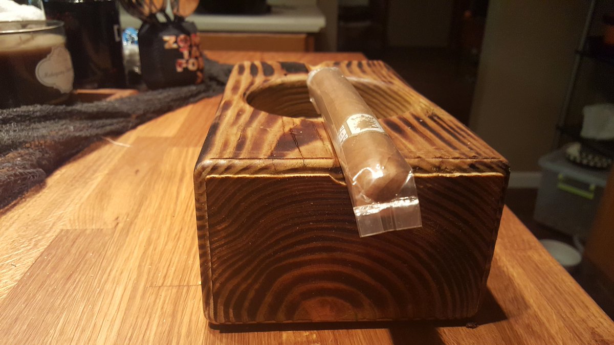 PierceWorkshop's tweet photo. Almost done with my reclaimed wood ashtray 🙂 https://t.co/lAPll243Od