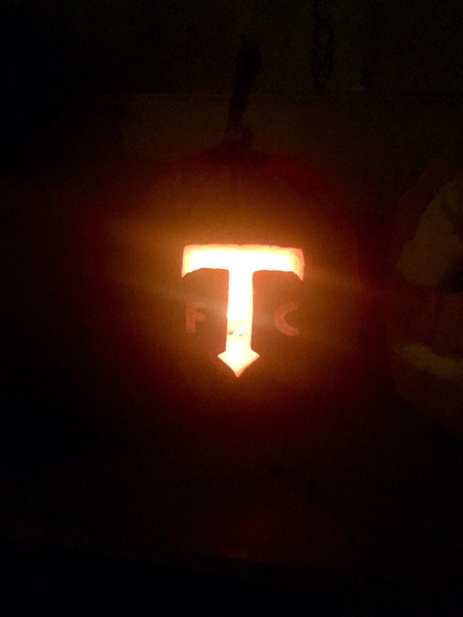 BroadNarrow's tweet photo. @torontofc come on you Reds!!  Great win tonight.  TFC pumpkin #TFC #pumpkin https://t.co/lxxu9Si9UY