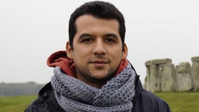 Cooperativa's tweet photo. Regresó a Chile joven que sufrió accidente que lo dejó tetrapléjico en Grecia https://t.co/IVmTzoRMRb https://t.co/k7qR5DhYds