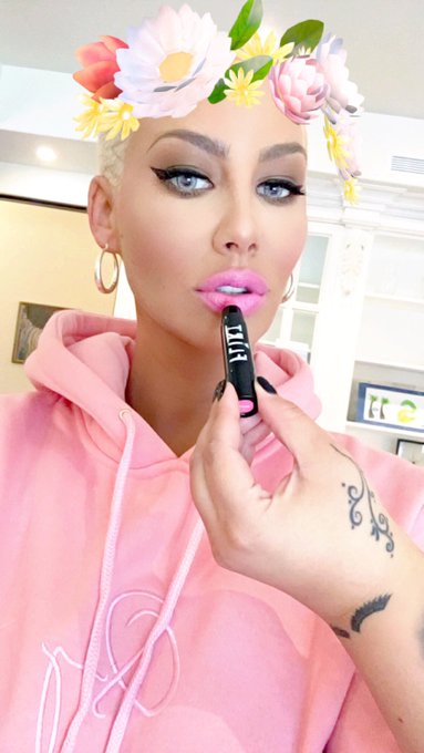?lipstick by @flirtcosmetics Hoodie by @Quincy ? https://t.co/KrgYtGk8lm