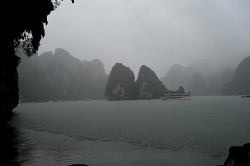 halongsapatour's tweet photo. Ha Long beautiful even in the rain <3 <3 <3
#travlehalongbay #halongbay #vietnam
https://t.co/qdHbo2UJbp https://t.co/Tln1pQJwgS