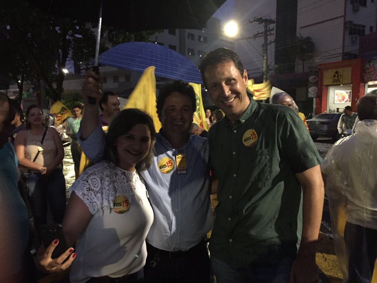 andreyazeredo's tweet photo. Comemorando a vitória com a militância #Iris15! Só alegria! https://t.co/bHpmIEZ25O