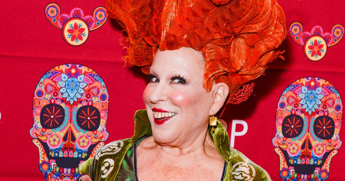 Bette Midler revived her #HocusPocus costume for Halloween — and it was everything! usm.ag/2e219Cc