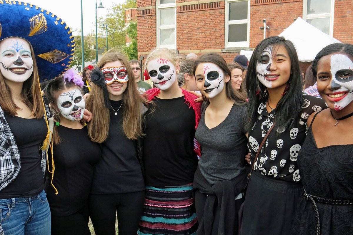 20 photos from 2016 #diadelosmuertos #cleveland <a href="/CPTCLE/">cptcle</a> + <a href="/GordonSquare/">Gordon Square Arts District</a> bit.ly/2e2lx6e