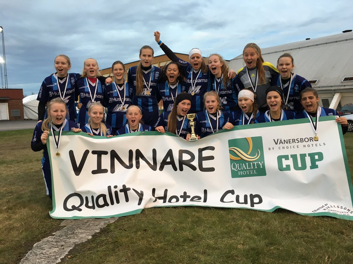 HusqvarnaFF's tweet photo. Finalseger för HFF mot TFK/TBoIS/HIS efter straffdramatik i #Qualityhotelcup #hff #hfflive #breddenärtoppen https://t.co/JO32NW3psY