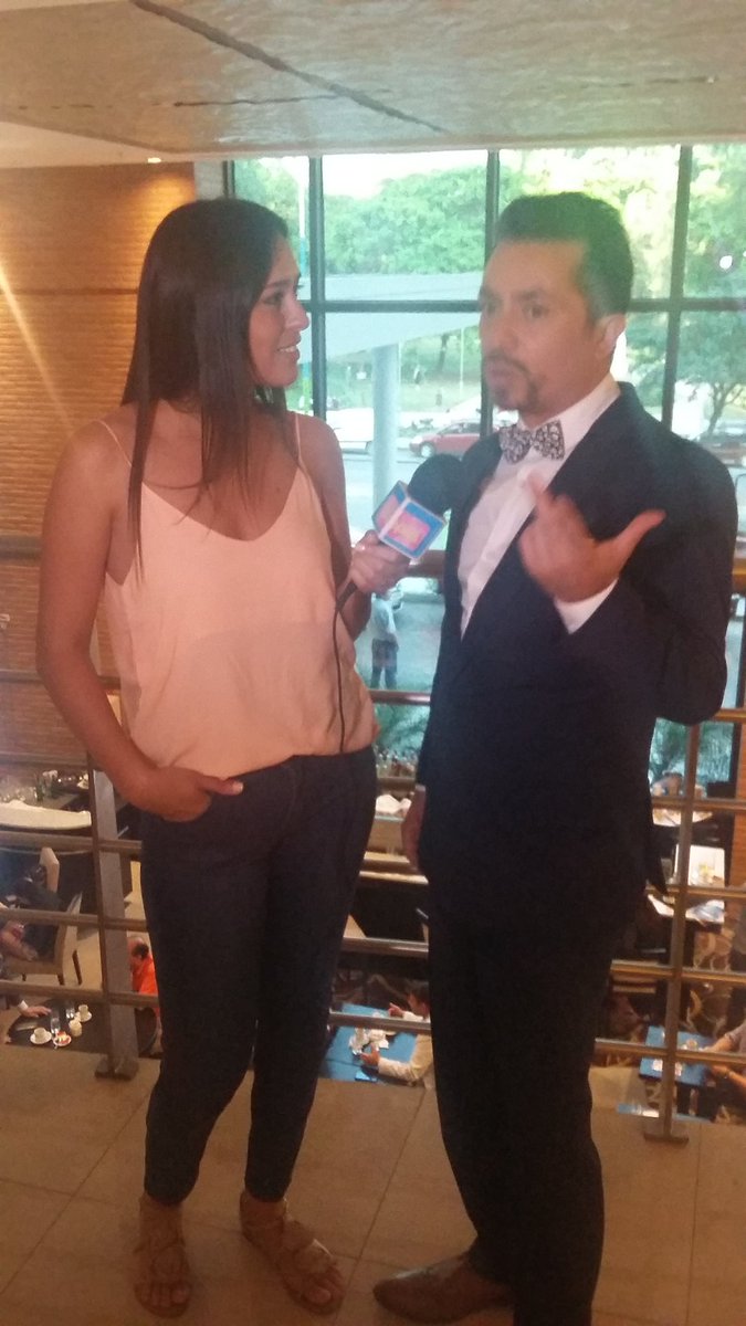 Bellexpo's tweet photo. Mauro Contreras charlando con la prensa tucumana sobre su presentación en #Bellexpo @idimakeup https://t.co/85pfbZAzLB