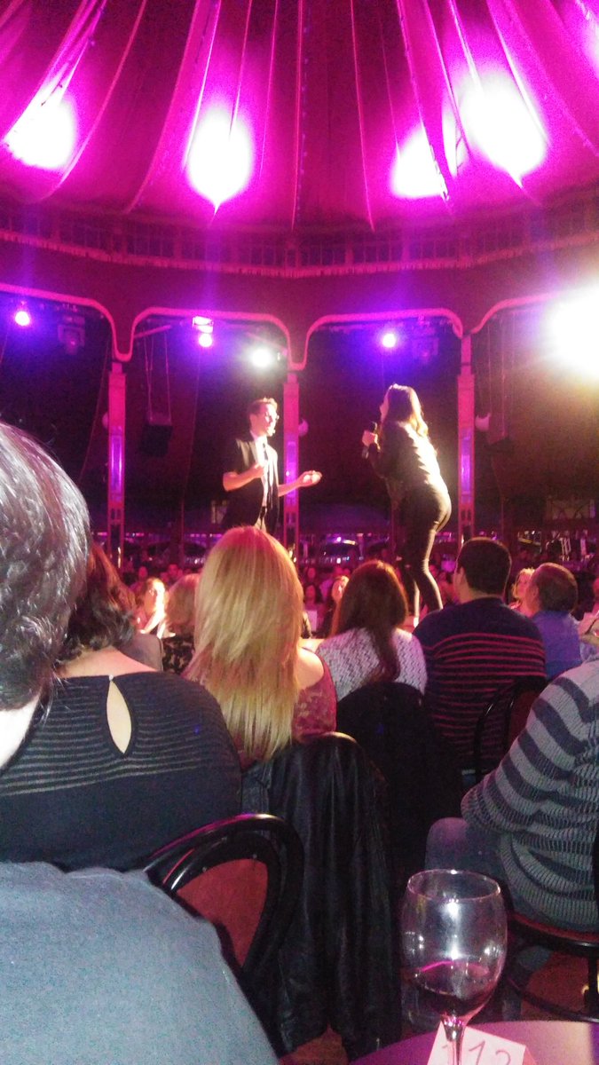 LaOvejaRosa's tweet photo. Maravilloso el show de @soyalbertofrias, @puesmemuero, ¡¡¡cómo canta !!!(sobre todo si participa @Candela_Serrat) #aureliers #puesmemuero https://t.co/f82mng9lTX