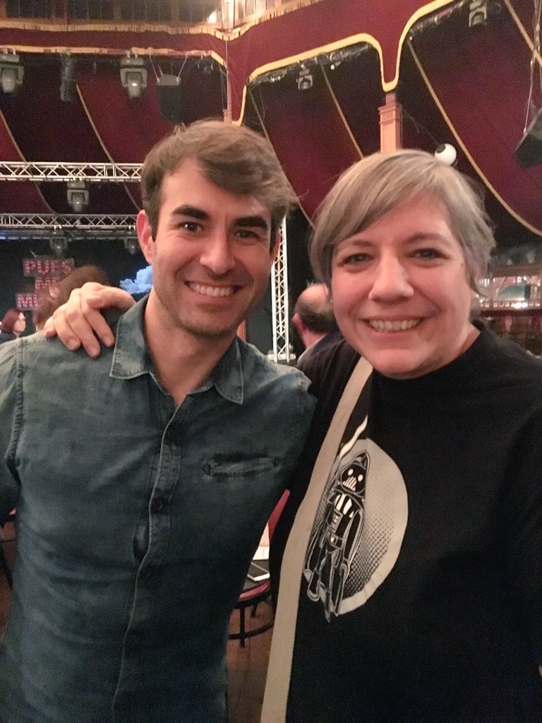LaOvejaRosa's tweet photo. Maravilloso el show de @soyalbertofrias, @puesmemuero, ¡¡¡cómo canta !!!(sobre todo si participa @Candela_Serrat) #aureliers #puesmemuero https://t.co/f82mng9lTX