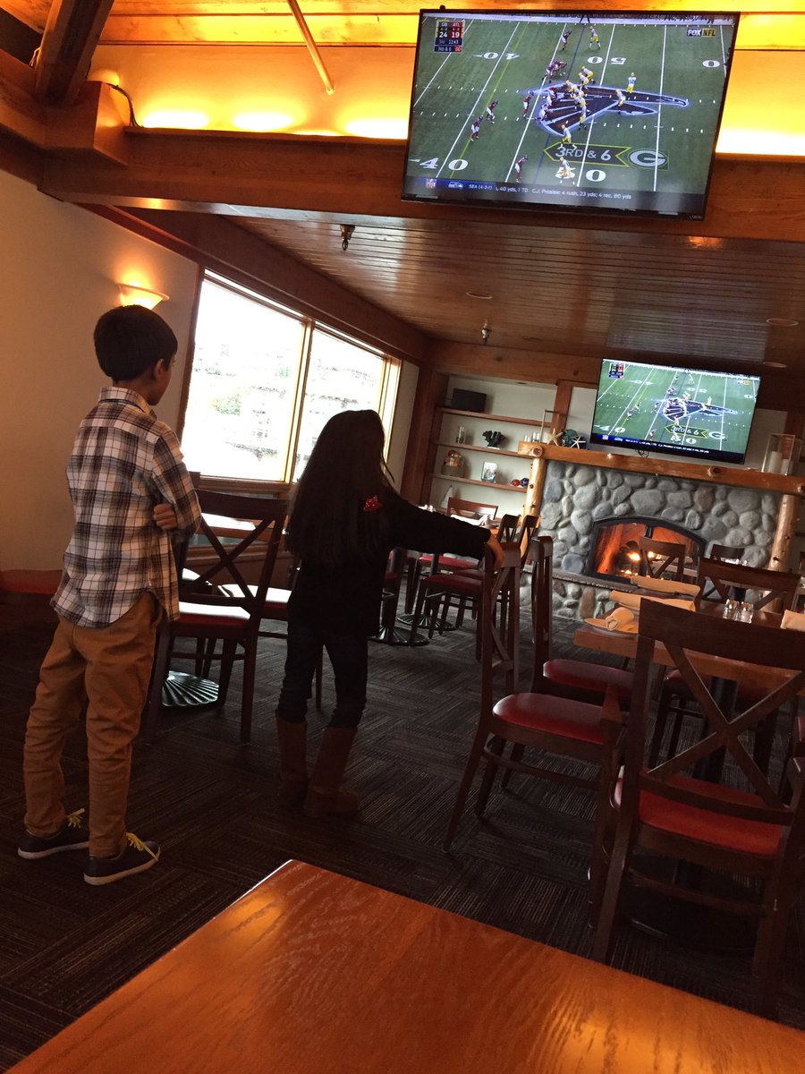 luiswinters's tweet photo. I'm trying to be on a nice break and these kids are just running around being annoying https://t.co/PgRh28pbrB