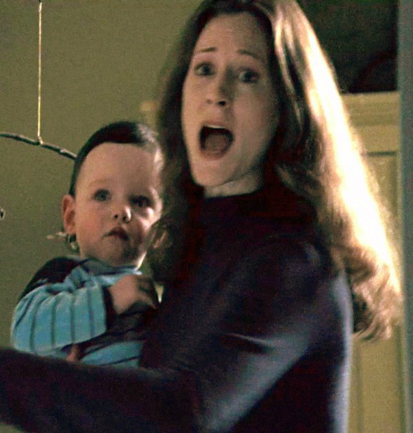 Hogwartssite's tweet image. Un 31 de octubre de 1981, Lord Voldemort asesinaba a James y Lily Potter. Harry Potter sobrevivía y así empezaba todo.