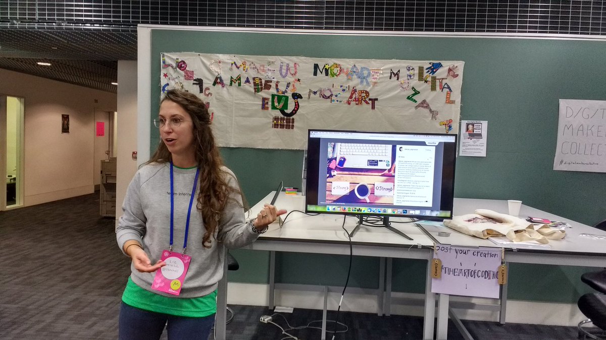 danys_pigmariot's tweet image. That amazing moment when you see one of your pictures in the #ArtOfCoding session at #MozFest. Thanks @lizmhull you rock! ✌😀 @mozilla