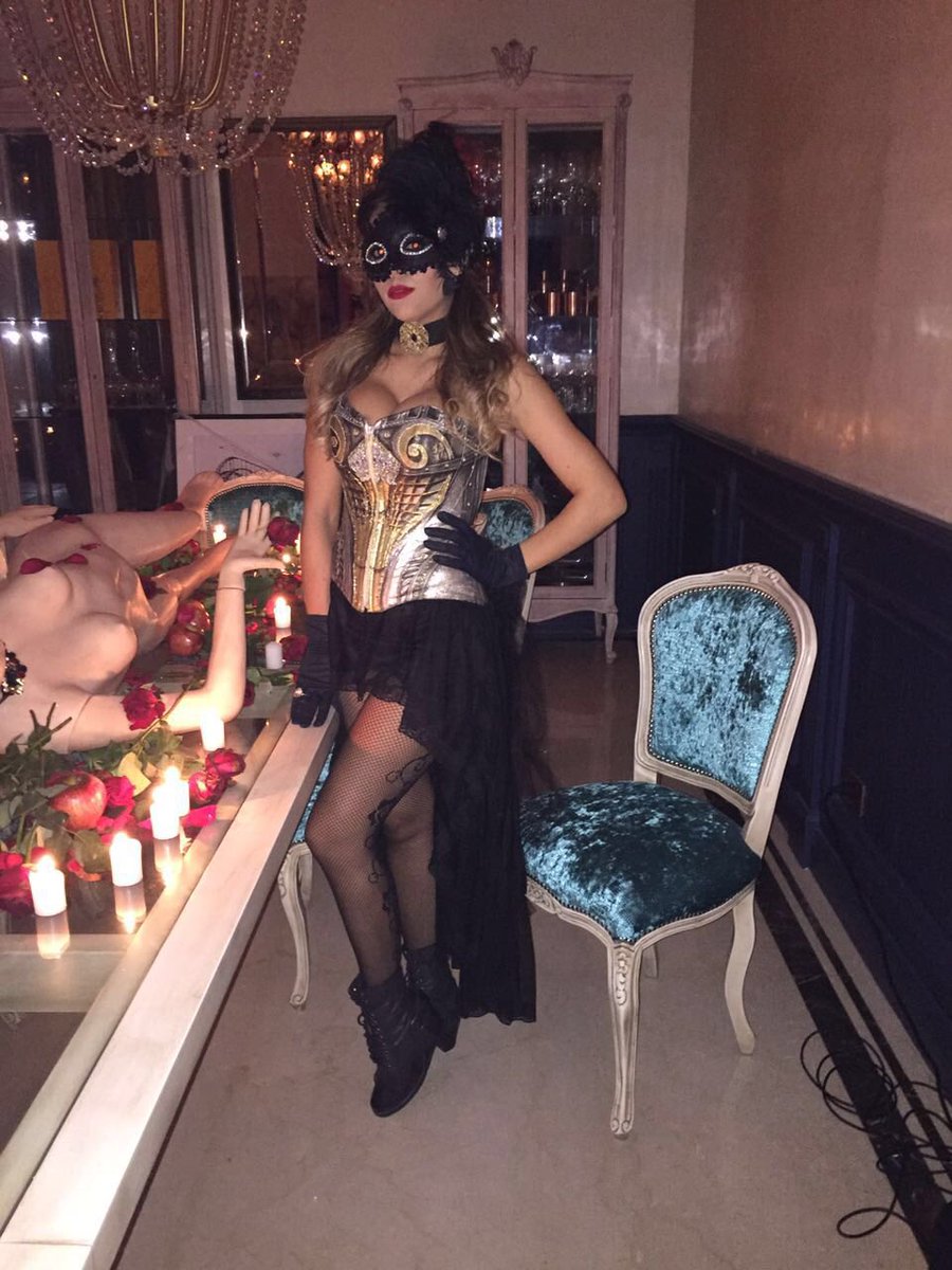 floppytesouro's tweet photo. #HalloweenNight 🎉 @RodriFP 😍#FloppyStyle by @VerodelaCanal 👏make up y peinado @Sergiovanglam 😉 https://t.co/sANNL2KsR6
