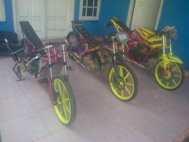 Aliakbaralhakam's tweet photo. New! My racing team, Binal-MS Singa Borneo B-)#LatePost #MasAgungBaik #NinjaTU #FU200 #FrameSTD #JanganLupaBahagia https://t.co/j6DD2SpLUt