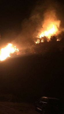 #قبعيت النيران وصلت الى الطريق العام خارج البلدة وتهدد بإغلاقه ما قد يعيق خروج السكان منها