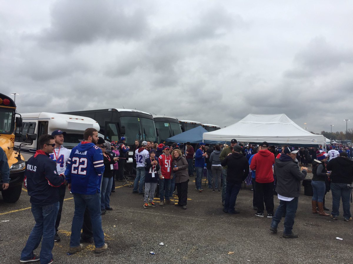 bitpartdemon's tweet image. Patriots v Bills!! Tailgate party. @BigGameRdTrips