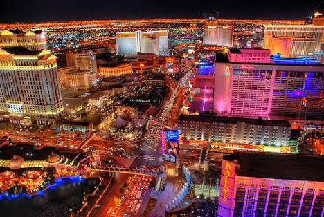 Help1DProjeto's tweet photo. Choose one [London vs Las Vegas]: 

- RT
- Responda com as tags

#ARIASONEDIRECTION https://t.co/RReUB1ZvsO