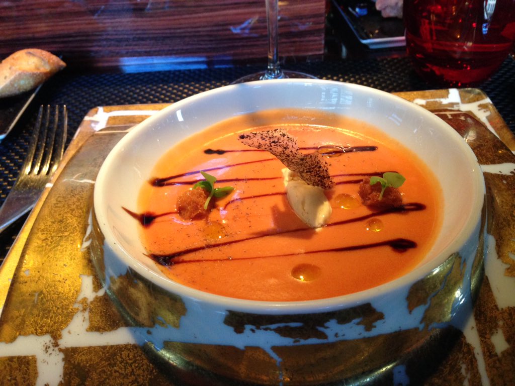 Juan_Landecho's tweet photo. Comida en @RobuchonParis falta la tartaleta de setas, él hambre, gazpacho, cangrejo real con caviar y un huevo carbonara estupendo https://t.co/DJQvIcio1U