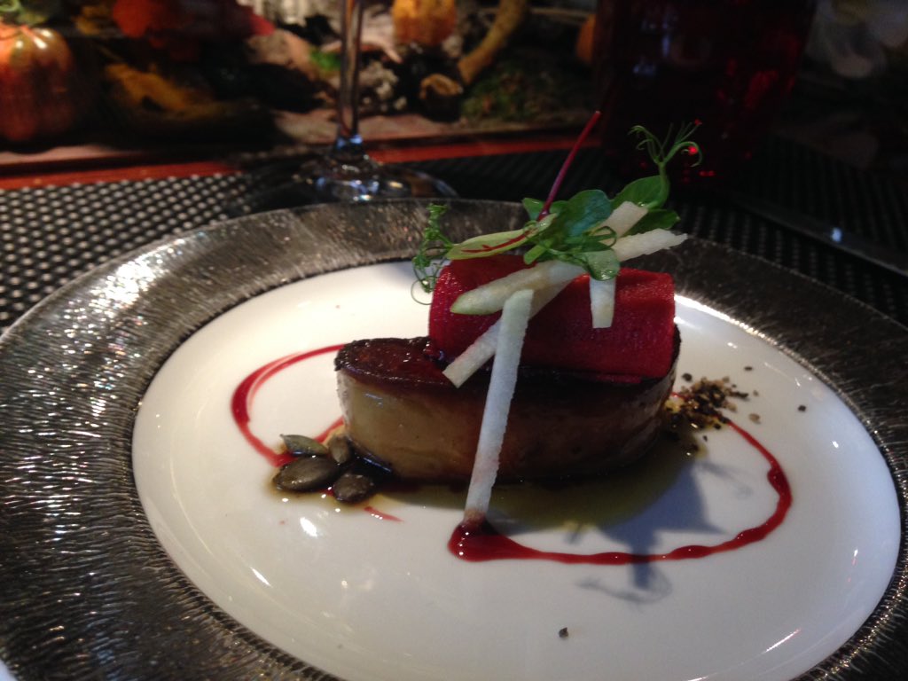 Comida en <a href="/RobuchonParis/">Robuchon St-Germain</a> falta la tartaleta de setas, él hambre, gazpacho, cangrejo real con caviar y un huevo carbonara estupendo