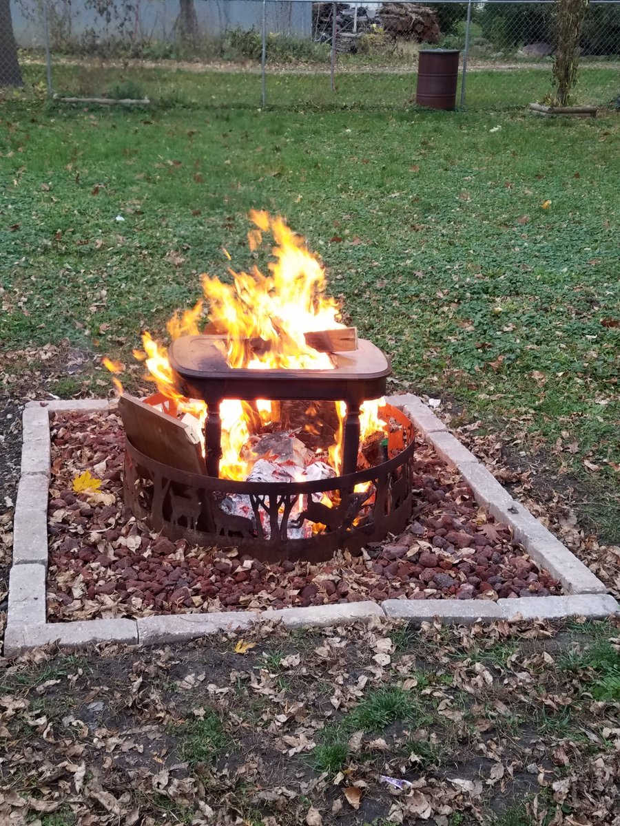 HeatherMarieWil's tweet image. Adios end tables. You served your purpose but I no longer need you both cluttering up my living room. #FireGood