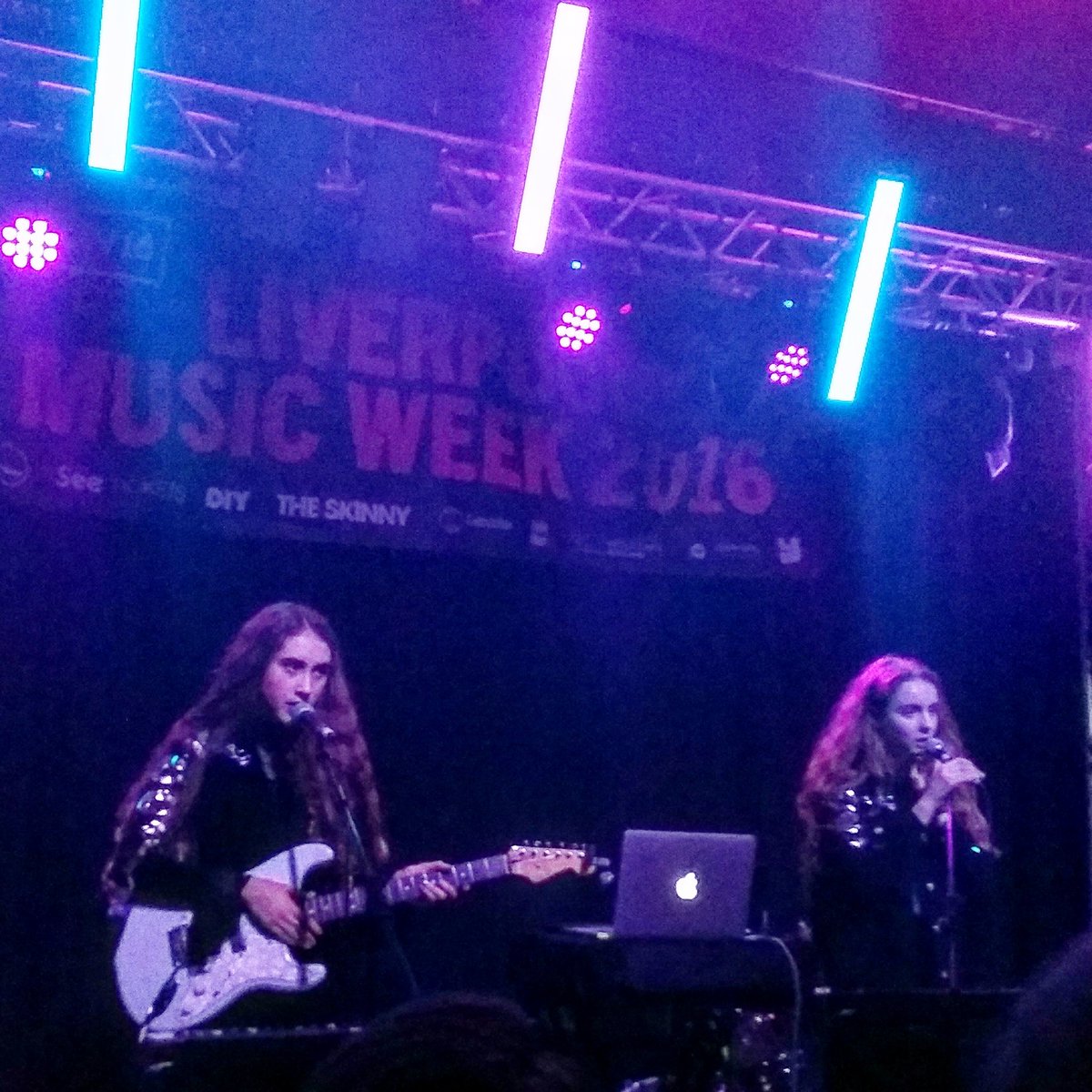 JMarleyWrites's tweet photo. All kinds of wondrous things, @thelegofgrandma at @LivMusicWeek. #GITGIG #LMW16 https://t.co/3qMzhZRs4i