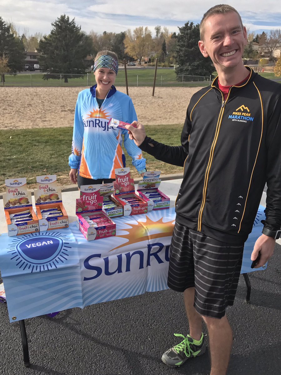 JLParton7's tweet photo. Fun morning sharing @SunRypeUSA goodies w/runners at #PikesPeakRoadRunners Fall Series #MyActive @active https://t.co/fzivgP6fcv