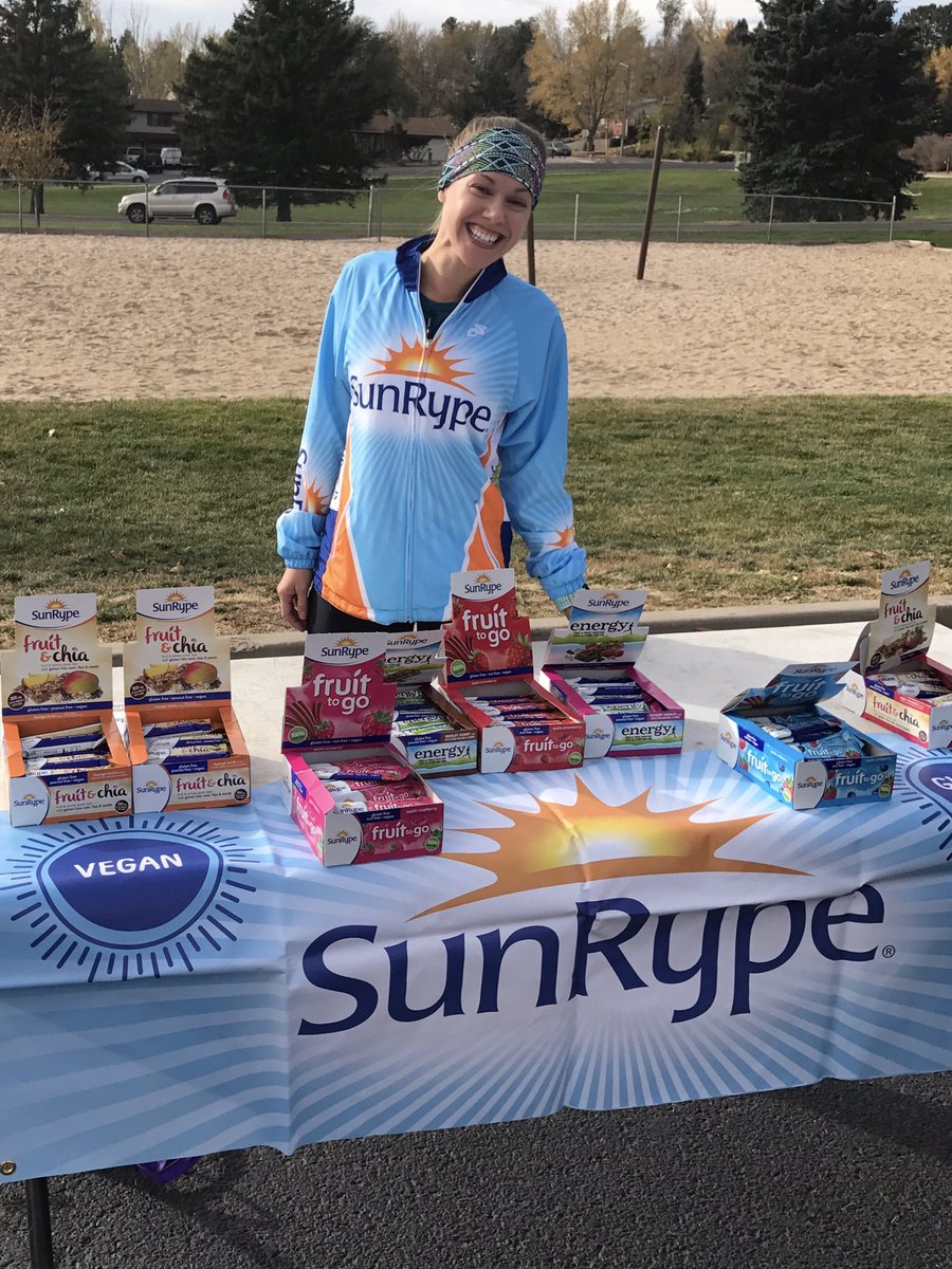 JLParton7's tweet photo. Fun morning sharing @SunRypeUSA goodies w/runners at #PikesPeakRoadRunners Fall Series #MyActive @active https://t.co/fzivgP6fcv
