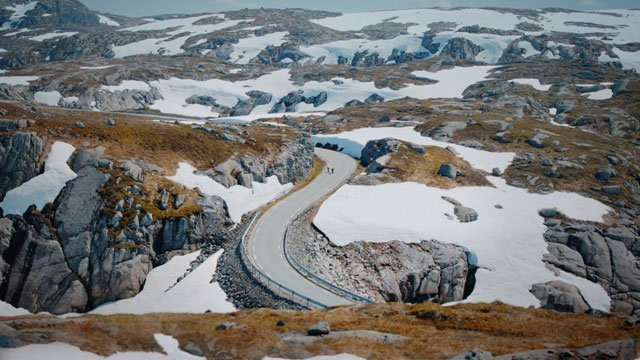 wwwextremecom's tweet photo. We think it's time to go #longboarding in Norway! https://t.co/zWHGXnBHUg https://t.co/dZZbio3SYw
