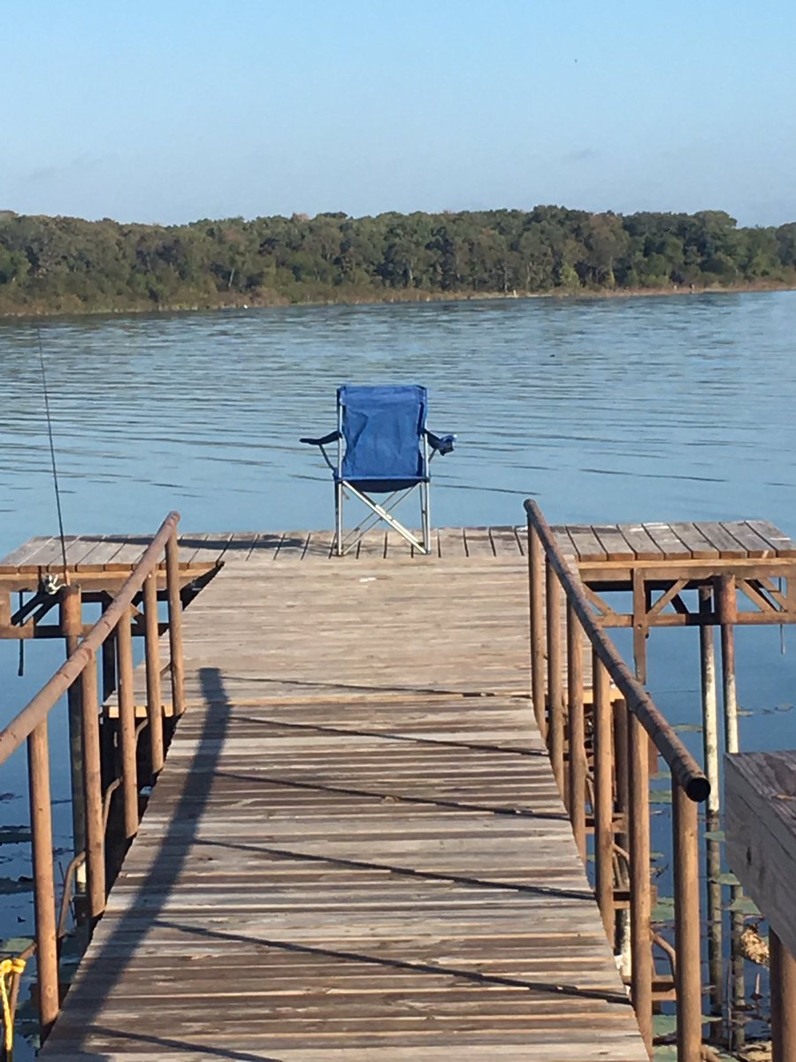 creativevilla94's tweet photo. I need to add a water element to the next Villa, thinking something like this...or a weekend Villa? #lake #calmingblue #lakehouse https://t.co/VomgBv1H42