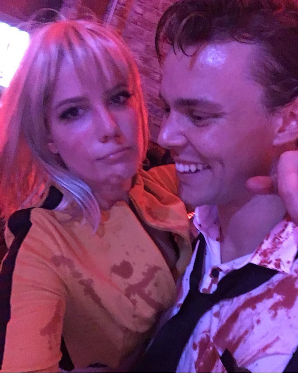 dahlaina_'s tweet photo. hey look it's my parents
@halsey @Ashton5SOS #hashton #5sos https://t.co/oOmnPUipch