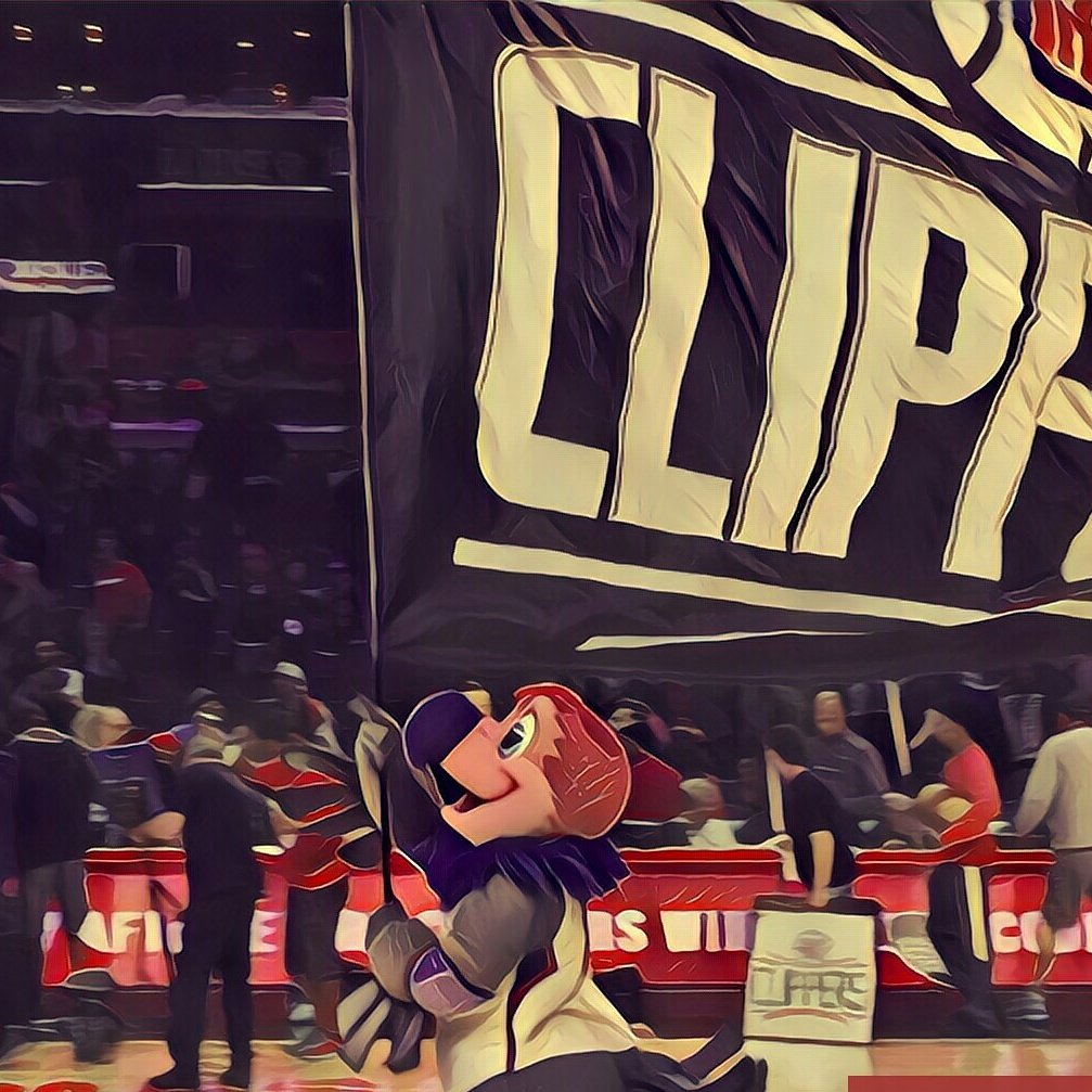 ChuckTheCondor's tweet photo. YOU KNOW WHAT IT MEANS WHEN I WAVE THE BIG BLACK FLAG RIGHT?! #ClippersWin #BlackBattleFlag #ClipperNation #ChuckTheCondor #SupChuck https://t.co/PoxqHdrFOD