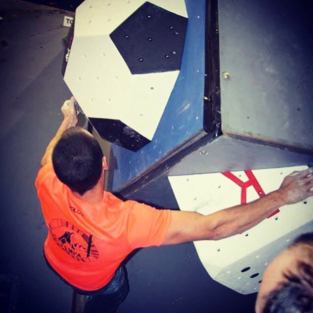 Buen ambiente en la primera prueba de la Copa Asturiana de Boulder. goo.gl/ywrDDd