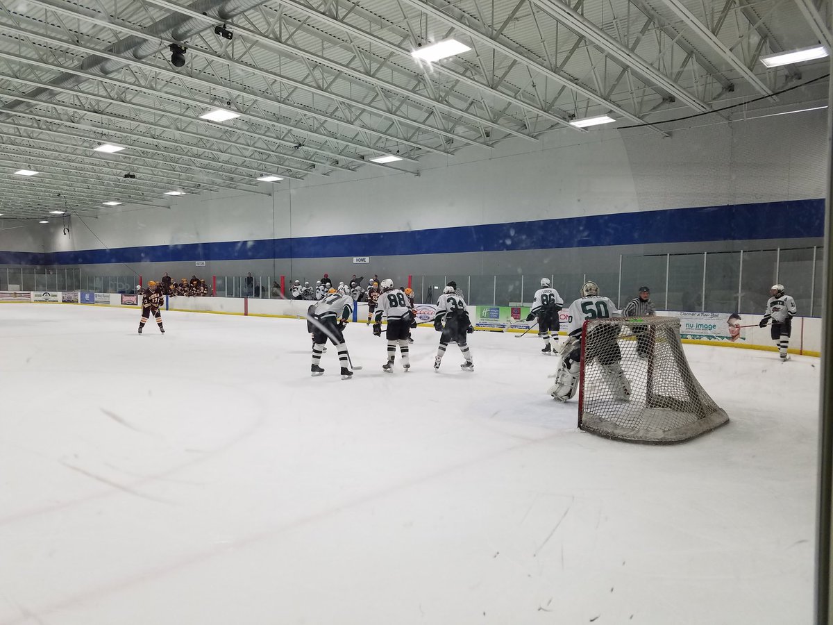 ShepCoach21's tweet image. Enjoying some Gator Hockey tonight!  Fun to watch the boys compete.  Go Gators!  #d155inspire #gatorstrong