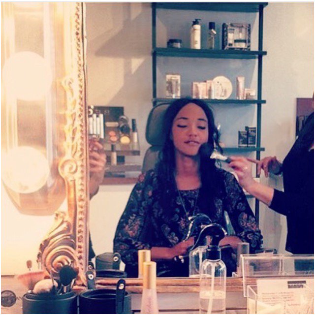 candywashington's tweet image. My anti-residue moment: Getting camera ready! Share yours, tag me &amp;amp; @Neutrogena w/ #ByeBuildUp to win a free shampoo! #giveaway @shespeaksup