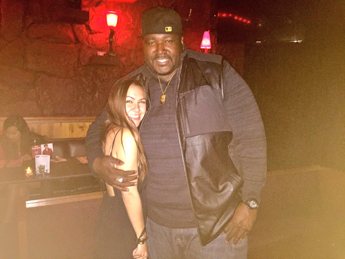 dkellmz's tweet photo. Little D and Big Mike from the Blind Side such a pleasure meeting you 😇 https://t.co/MOs7ZOMUkt