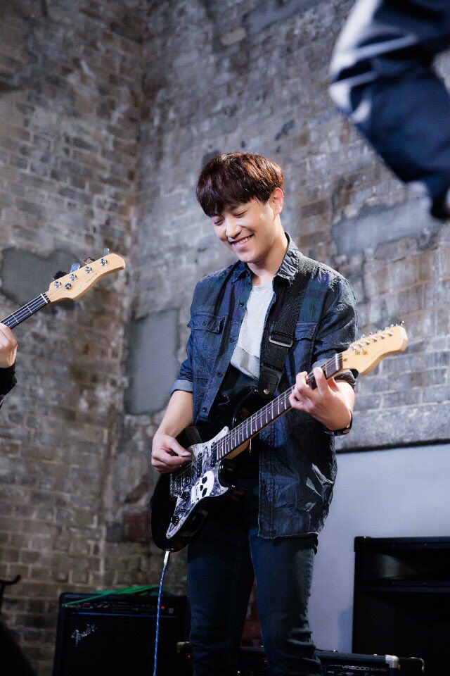 Korseries's tweet photo. จินกู ระหว่างถ่ายทำละคร #NightLight (불야성) ออนแอร์ พ.ย.นี้ ทางช่อง MBC😍😍😍 https://t.co/I602FfGgrK