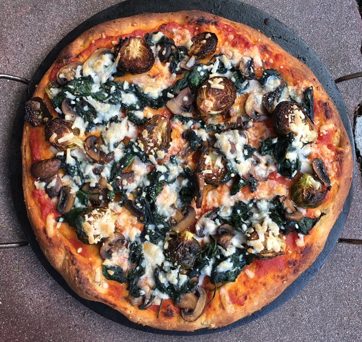 me_hauser's tweet photo. Roasted Brussels Sprout, Spinach, Mushroom Whole Grain Pizza with Spicy Marinara
#chefinresidency #vegan #plantbased #brusselsprouts #pizza https://t.co/mGHPDbMxRD