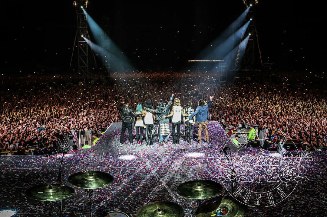Penailillo_M's tweet photo. La mejor foto #GunsNRosesChile #29Oct2016 excelente concierto...inolvidable 😻 https://t.co/YVeRyZrTQo