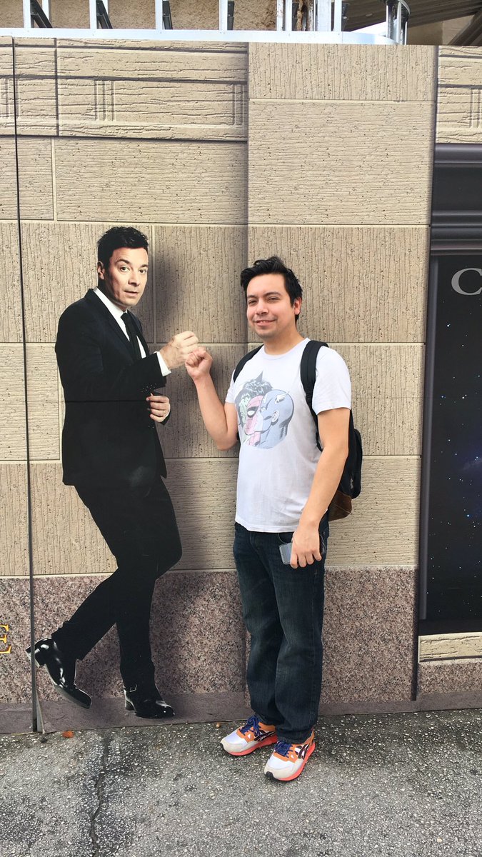 gabyalva03's tweet photo. @jimmyfallon so my boyfriend has been told he kinda looks like you...what do you think? #JimmyFallon #universalstudios https://t.co/9TqpwCDt42