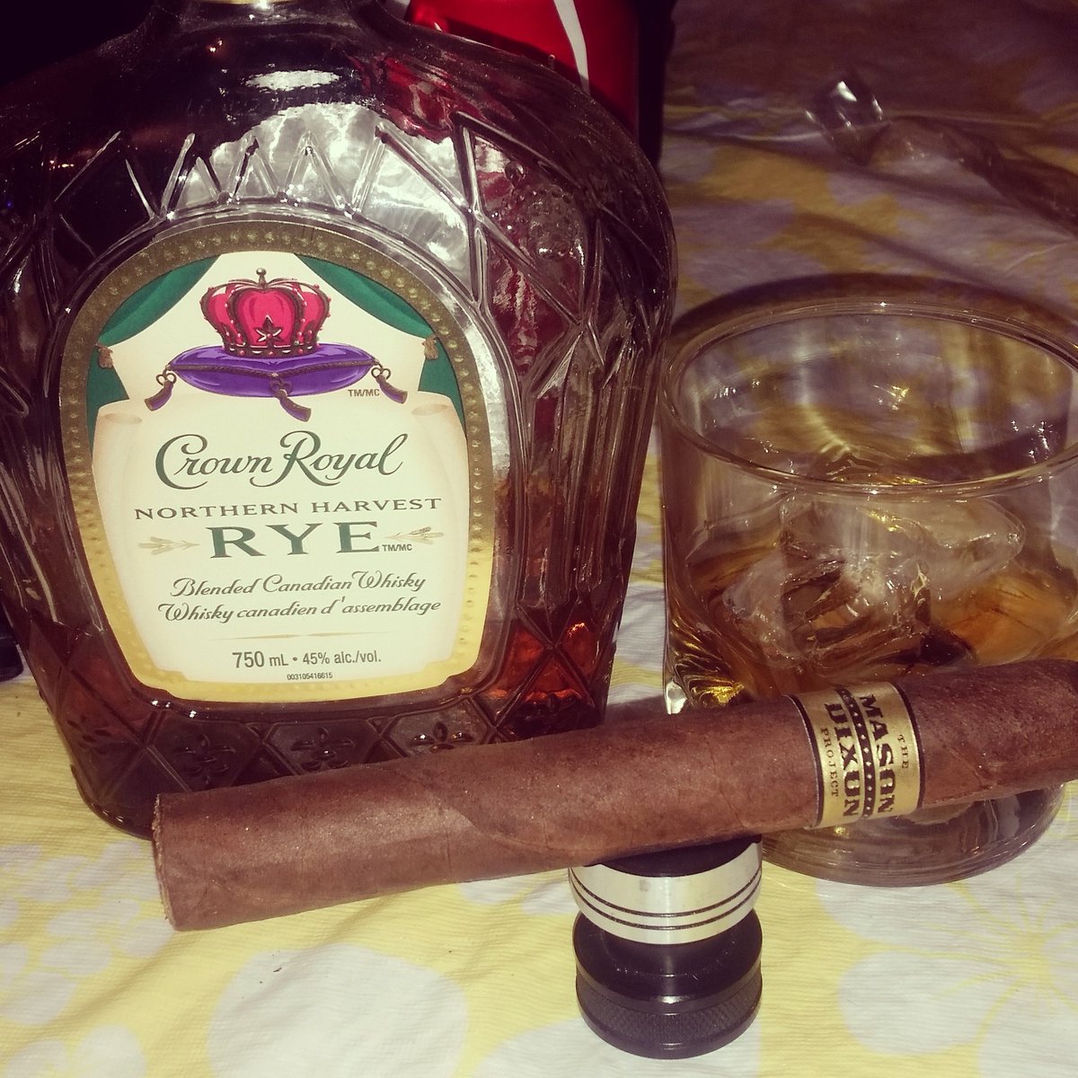 YardDogg83's tweet photo. #NowSmoking @TheCrownedHeads  #MasonDixonProject #NowDrinking @CrownRoyal #NorthernHarvestRye #NowWatching #Cowboys Vs #Eagles https://t.co/Pu6gDwXT54
