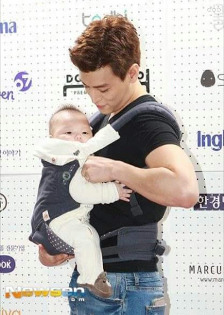 The Nabi Project U Kiss Eli With His Baby Boy At The 16 Seoul Baby Fair