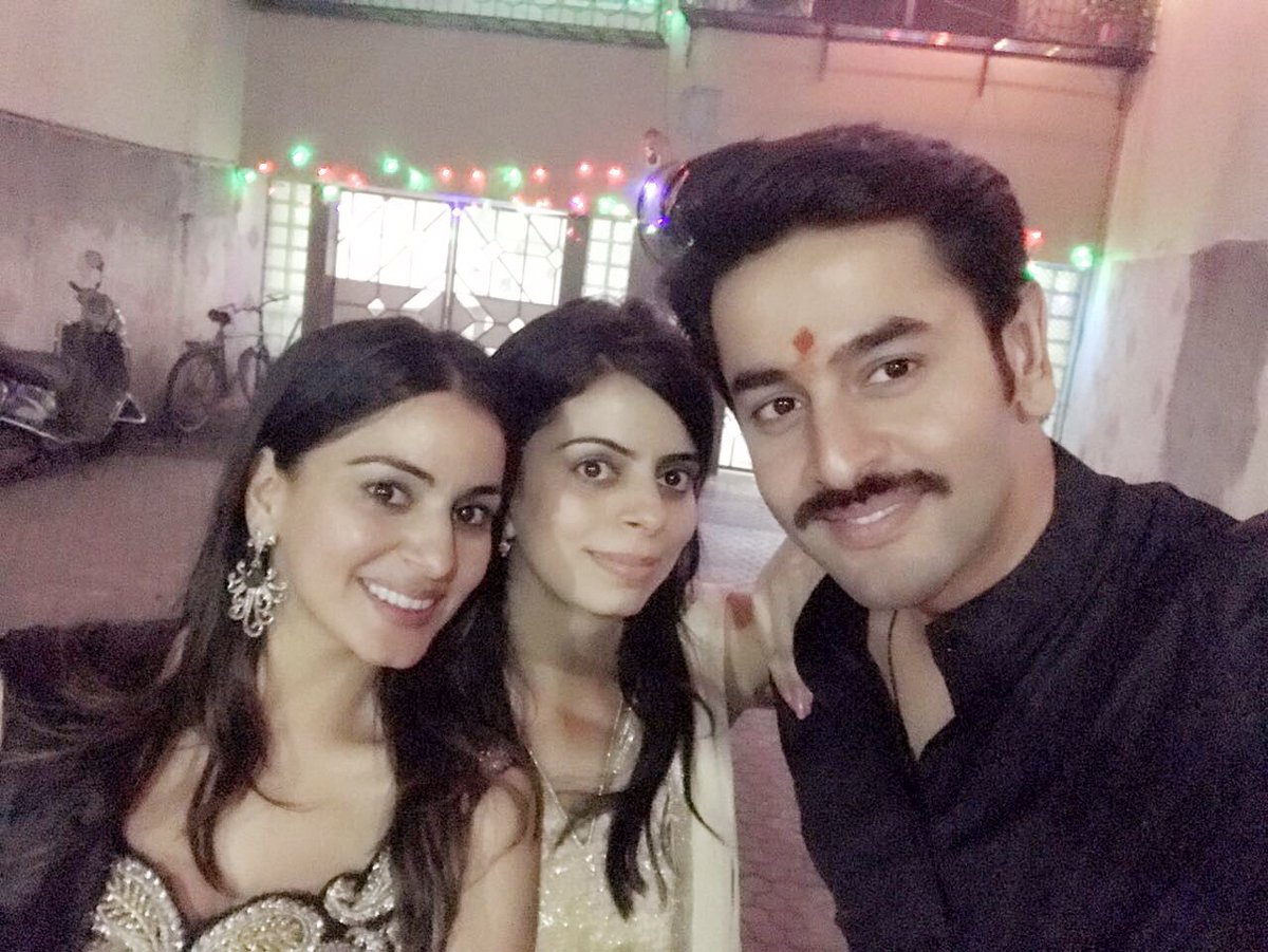 divsarya tweet picture