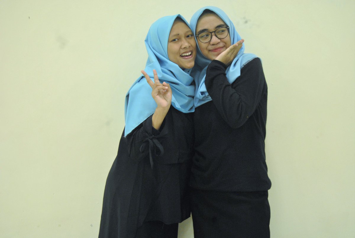 rininajah's tweet photo. thank for being around me viaaaa :D https://t.co/41WcEHaLPU