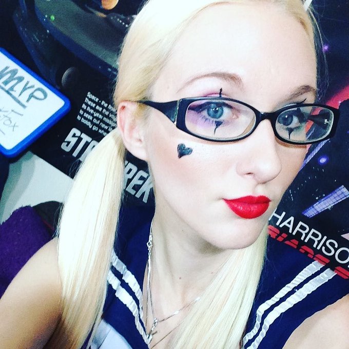 Harley Quinn in Japanese school uniform #harleyquinnmakeup #webcamgirl #halloween #harleyq… https://t