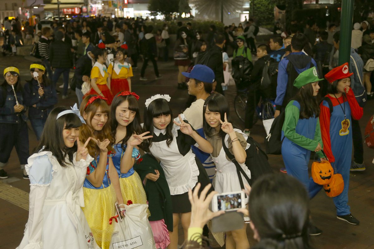 ট ইট র 山陽新聞 きょうの ハロウィーン にちなんで 岡山県内各地でもアニメや映画のキャラクターなど思い思いの仮装をした若者たちが街に繰り出しました さんデジ写真館で紹介しています T Co Mmum2ec9id ハッピーハロウィン ハロウィン