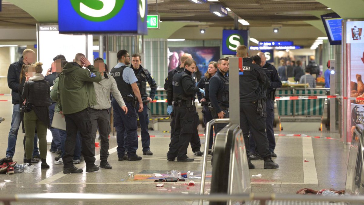 BILD_Frankfurt's tweet image. Messerstecherei - Vater (43) und Sohn (15) festgenommen bild.de/regional/frank…