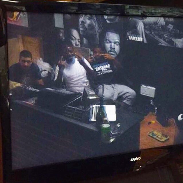 NoHanging's tweet photo. Bankers Are Bandits - @HenryFraudd https://t.co/t3vq4TU9OA