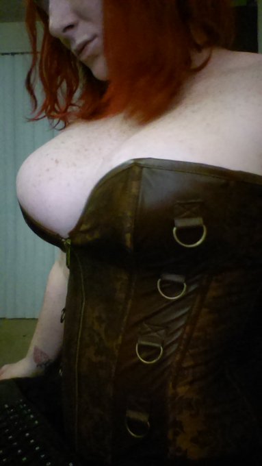 Not sure if I like how this costume is looking on me,  I think my boobs are going to fall out https://t