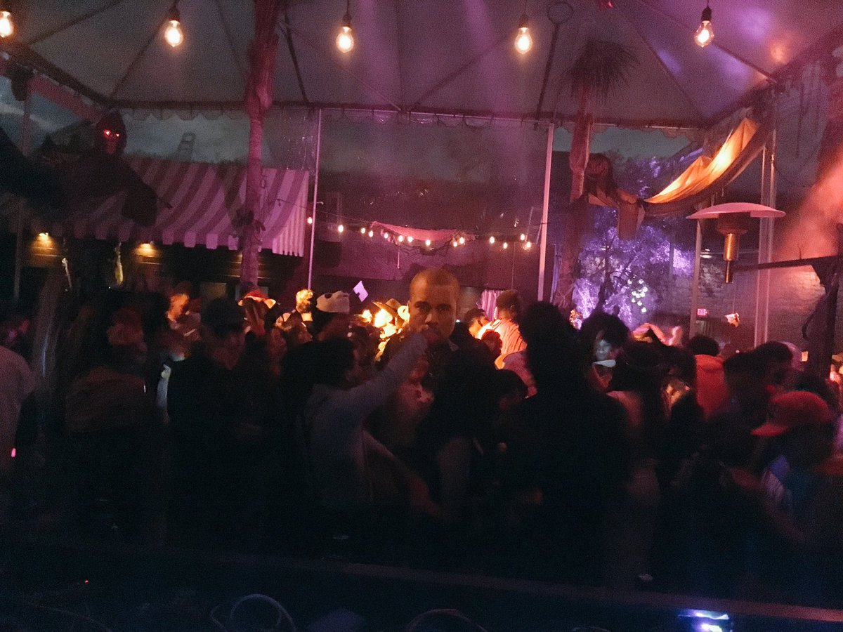 Do_Over's tweet photo. Ye in the building #BooOver https://t.co/Lum1gWr0HT