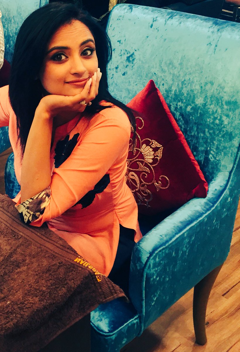 _madirakshi's tweet photo. इंसान कितना भी बड़ा हो 
  कद्र उसके गुणों से होती है। https://t.co/GCqzhM6A9C